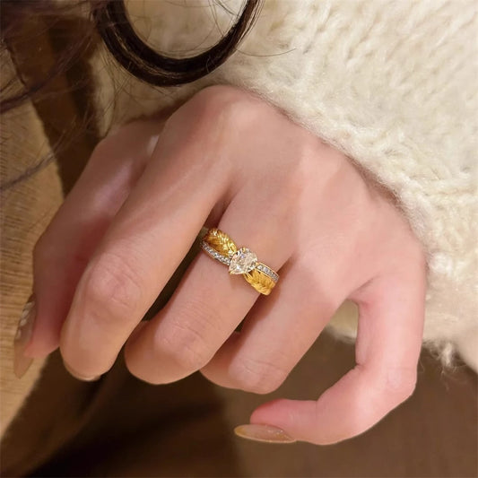 Twist Weave Water Drop Zircon Ring