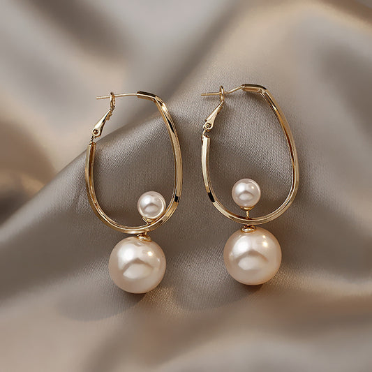 Elegant High-grade Pearl New Studs