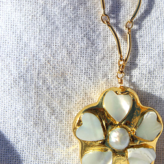 Female Flower Pearl Necklace