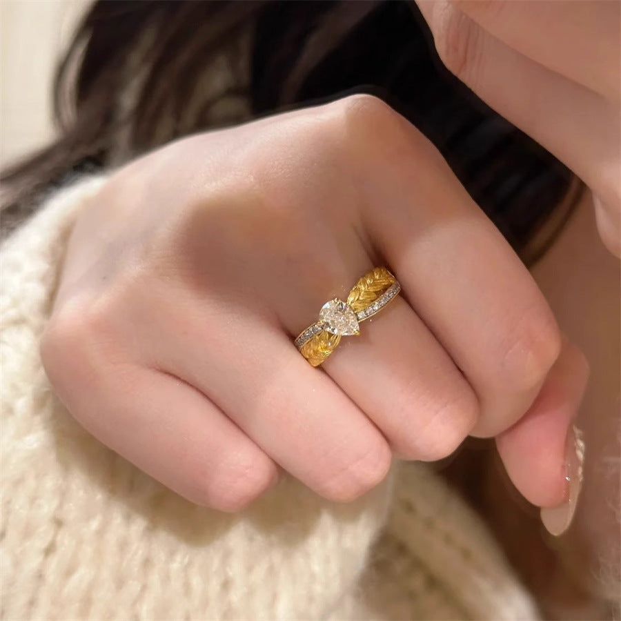 Twist Weave Water Drop Zircon Ring