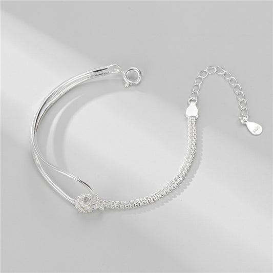 Knotted Bracelets Are Geometric And Simple