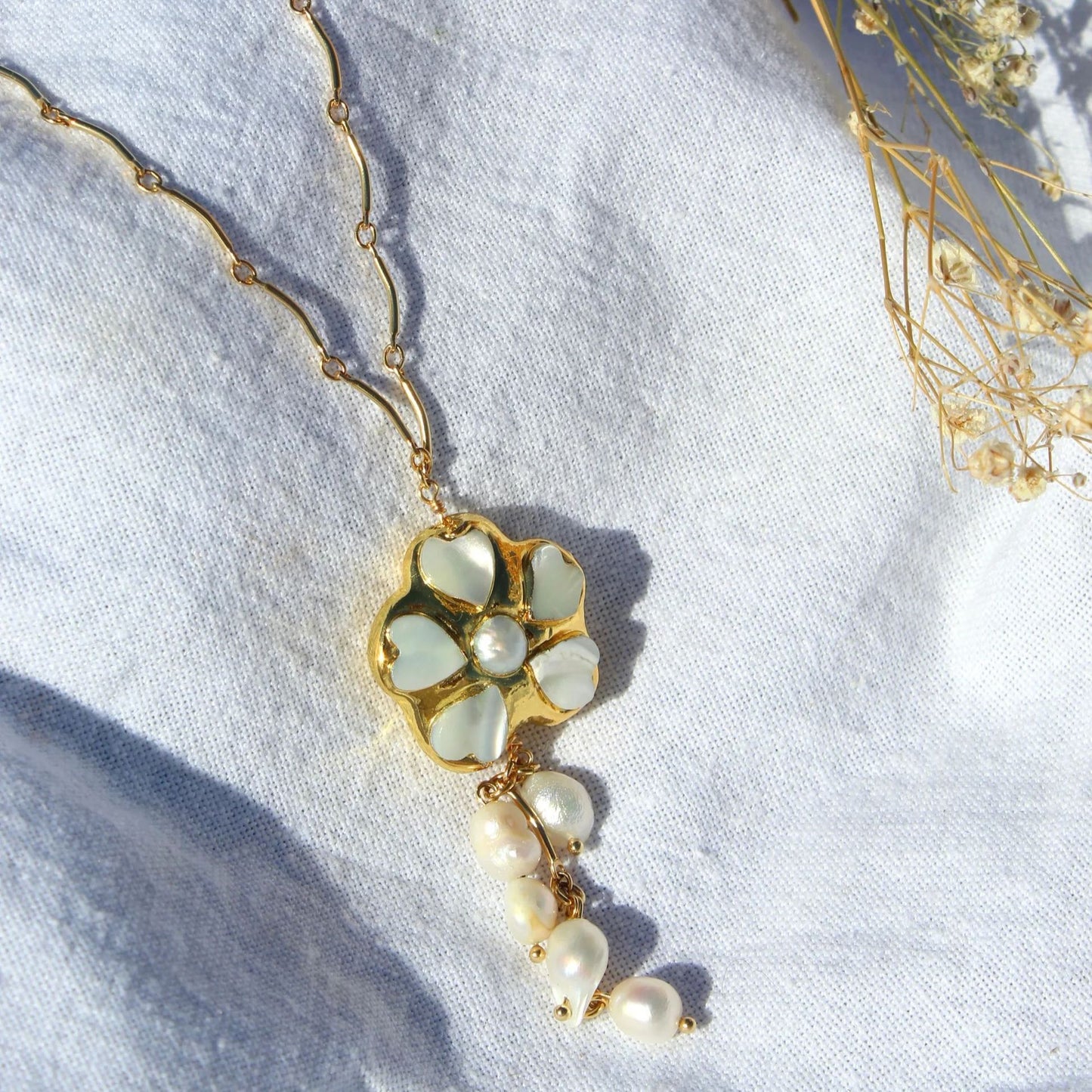 Female Flower Pearl Necklace