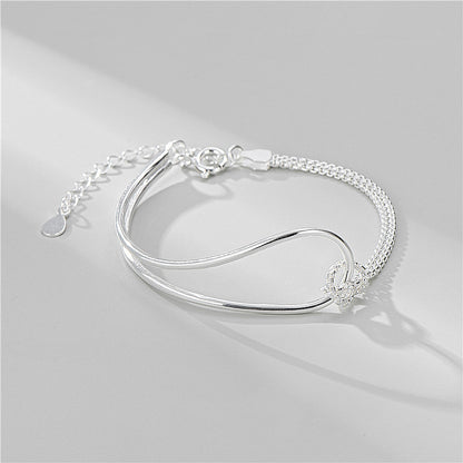 Knotted Bracelets Are Geometric And Simple