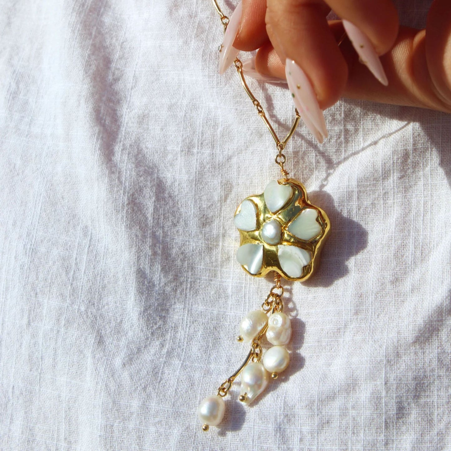 Female Flower Pearl Necklace