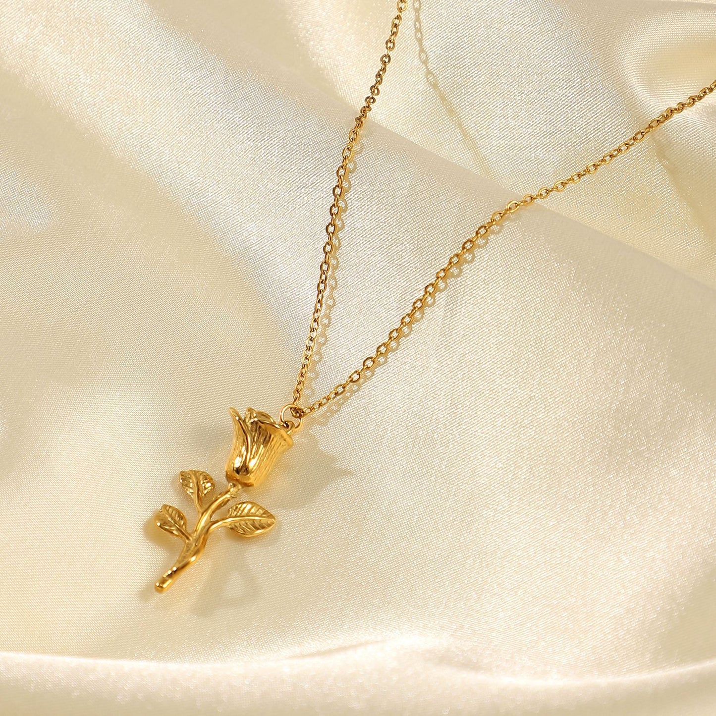 18K Gold Plated Three-dimensional Rose Pendant Necklace